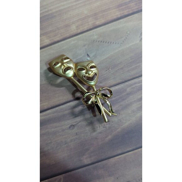 Gold Tone Drama Comedy & Tragedy Mask Brooch Pin Theater Lovers Embossed Design - Picture 4 of 6